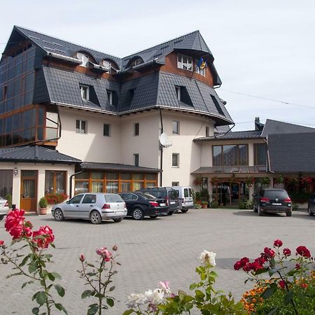 Hotel Cosmos Câmpulung Moldovenesc Екстериор снимка