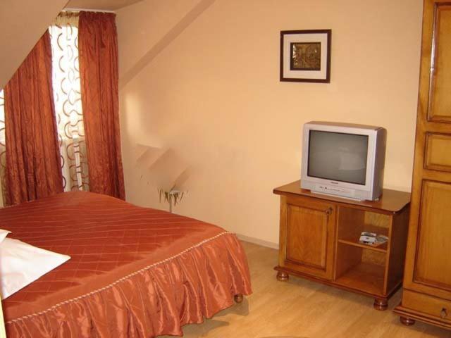 Hotel Cosmos Câmpulung Moldovenesc Стая снимка