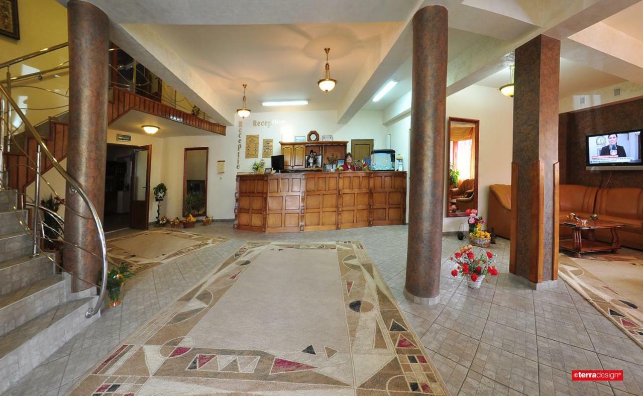 Hotel Cosmos Câmpulung Moldovenesc Екстериор снимка