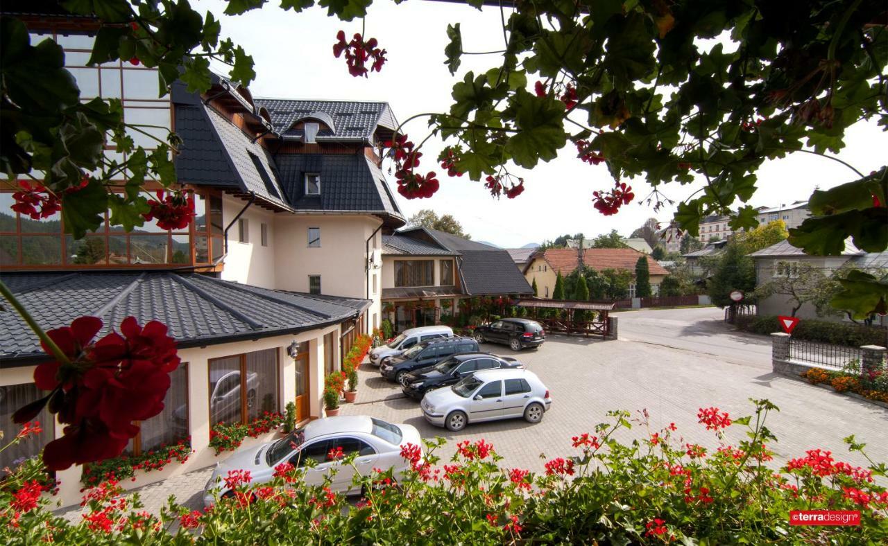 Hotel Cosmos Câmpulung Moldovenesc Екстериор снимка