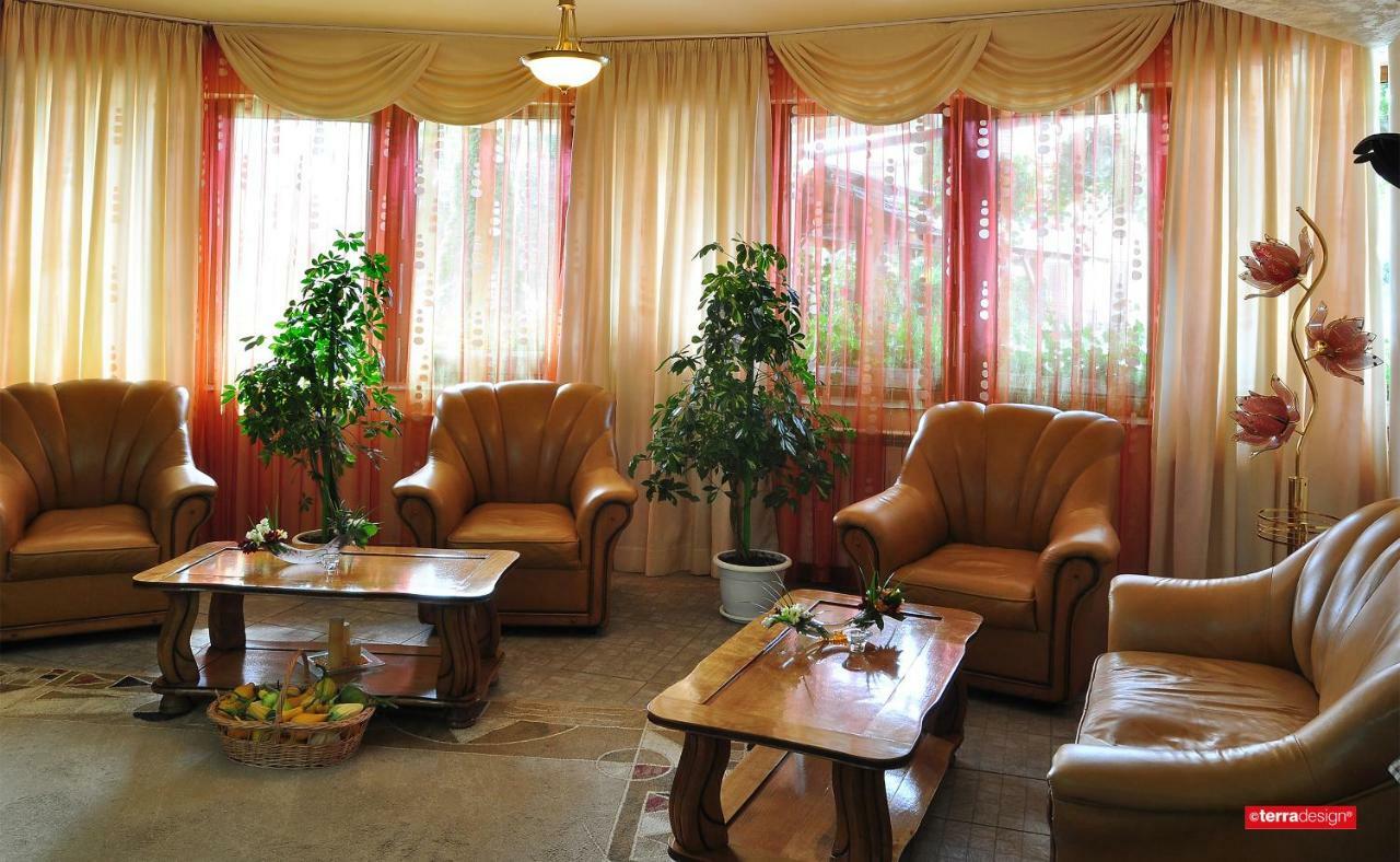 Hotel Cosmos Câmpulung Moldovenesc Екстериор снимка