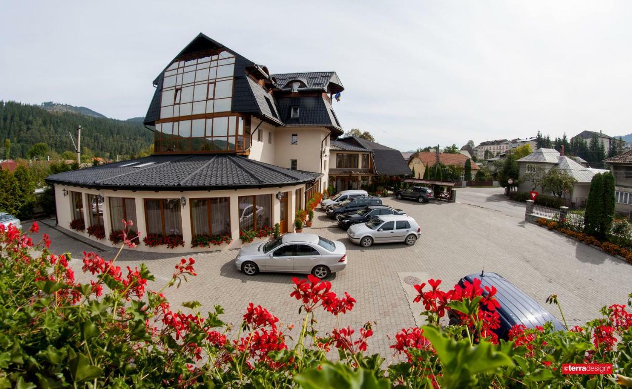 Hotel Cosmos Câmpulung Moldovenesc Екстериор снимка