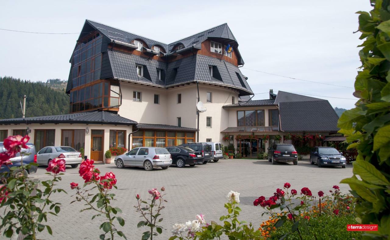 Hotel Cosmos Câmpulung Moldovenesc Екстериор снимка