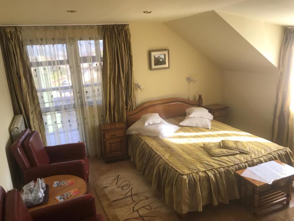 Hotel Cosmos Câmpulung Moldovenesc Екстериор снимка