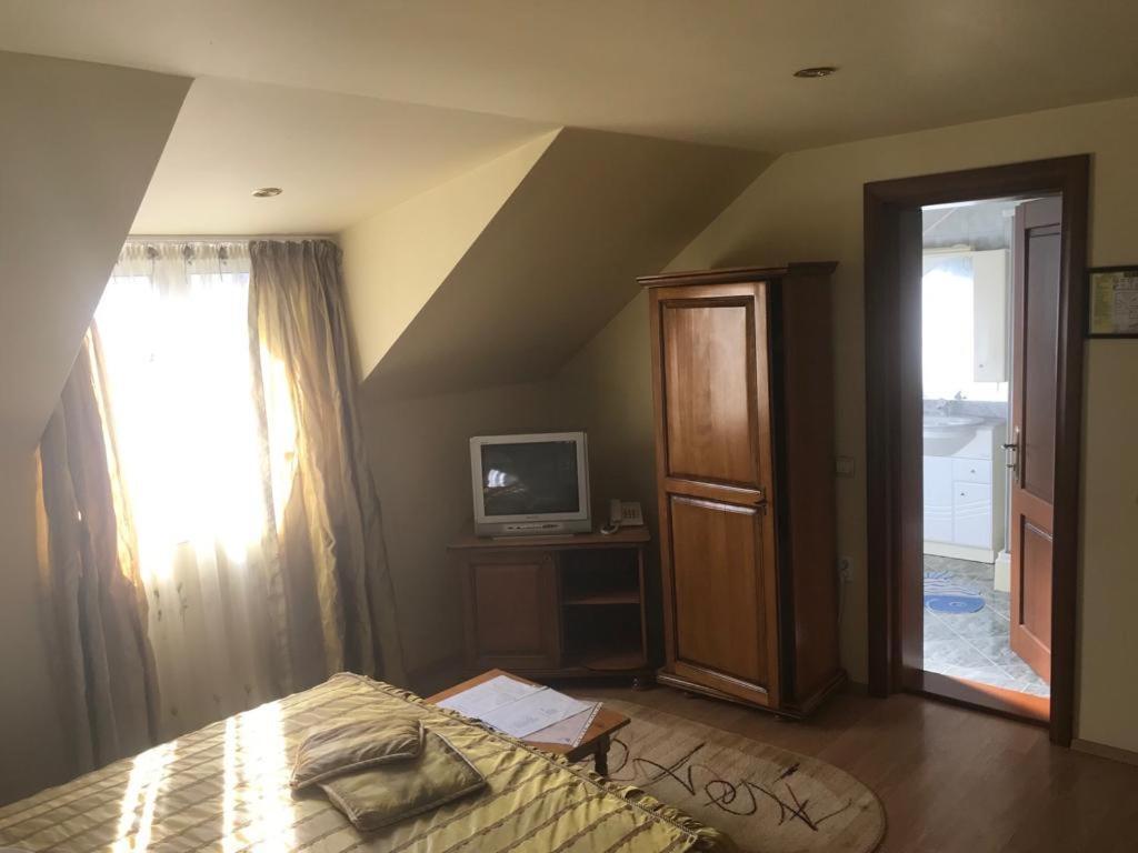 Hotel Cosmos Câmpulung Moldovenesc Екстериор снимка