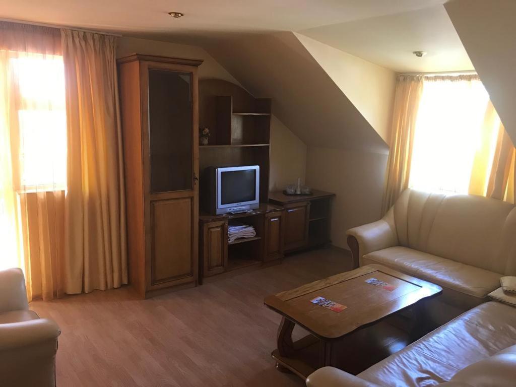 Hotel Cosmos Câmpulung Moldovenesc Екстериор снимка